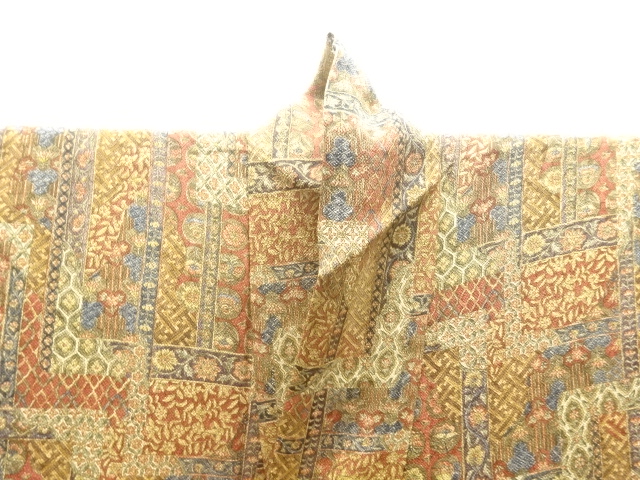  更甚作　縮緬地　花更紗模様小紋着物